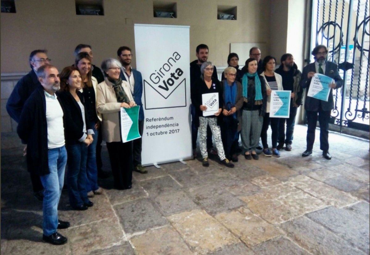 Membres de les diverses organitzacions i entitats que conformen Girona Vota han presentat la inciativa aquest matí, a la Sala Miquel Diumé, a l'Ajuntament.