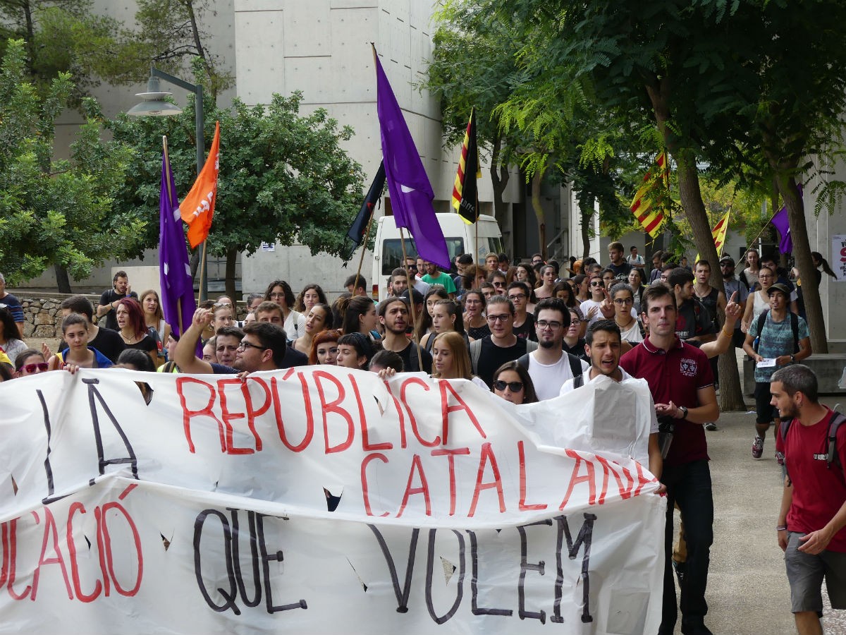 Els estudiants al Campus Sescelades de la URV, durant una manifestació 