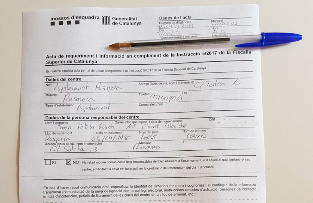 L'acta de requeriment d'informació entregada al primer tinent d'alcalde de Rasquera.