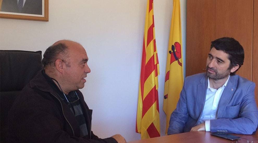 Imatge de la reunió entre Puigneró i l'alcalde de Sarroca de Bellera
