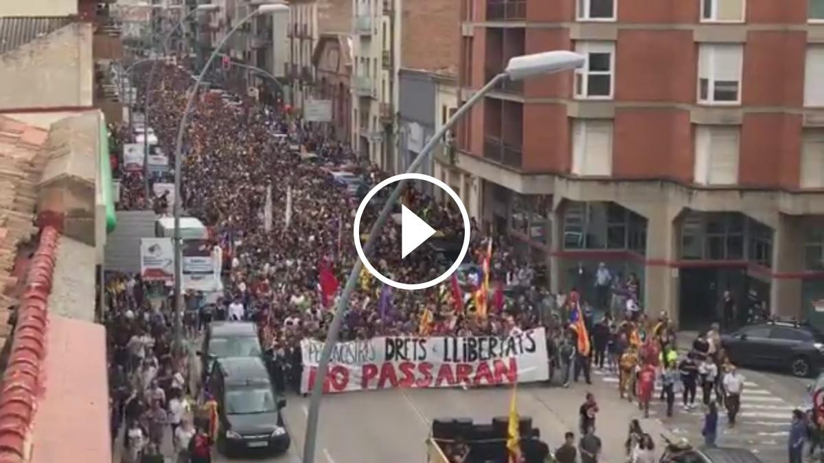 Resum de la manifestació contra la violència policial a Manresa