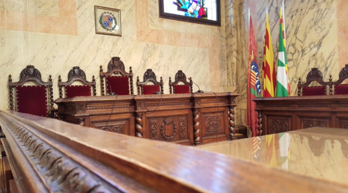 Sala de plens de l'Ajuntament de Bega.