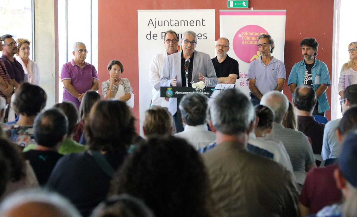 L'acte 'Versos contra la violència', que ha tingut lloc este diumenge a Roquetes. 