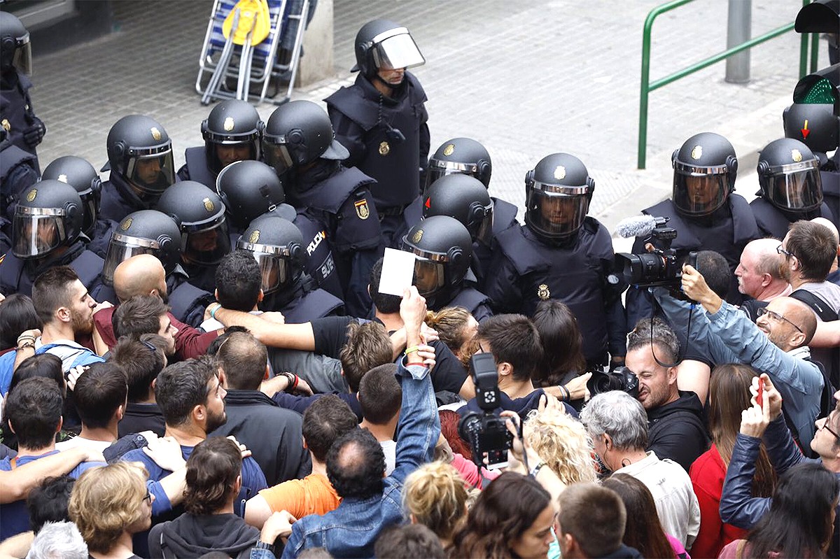 La policia espanyola va assaltar l'Escola Nostra Llar de Sabadell