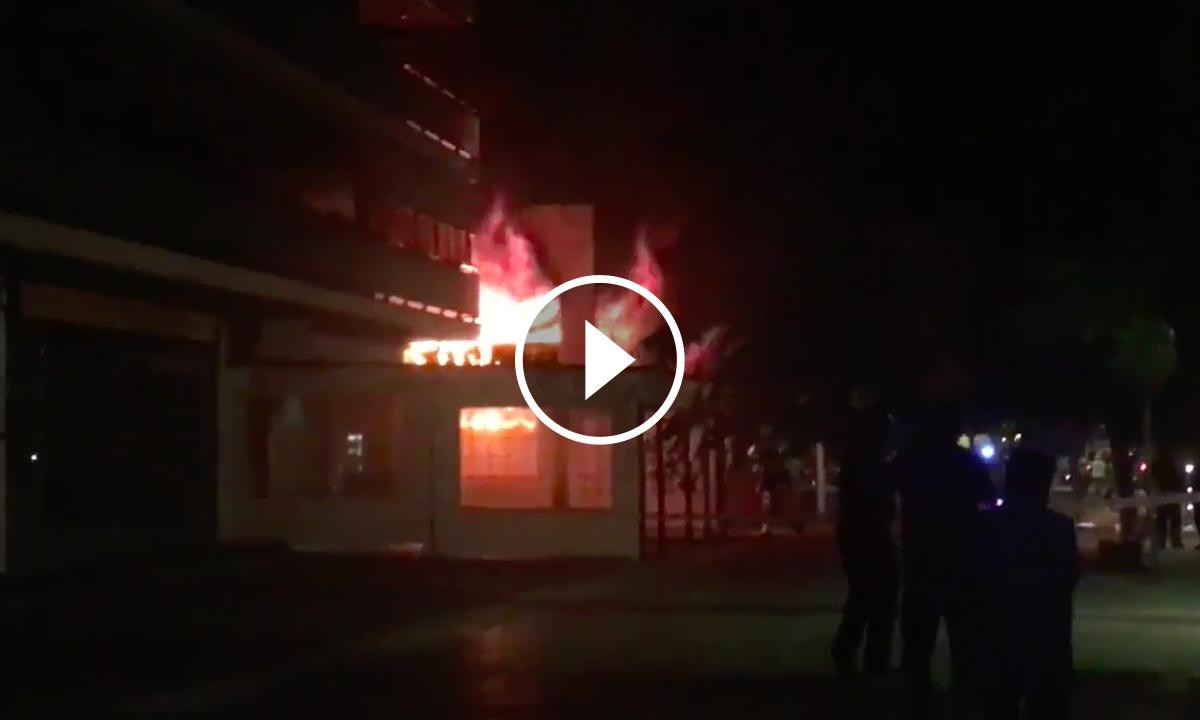 El foc ha calcinat un basar xinès a Cunit 
