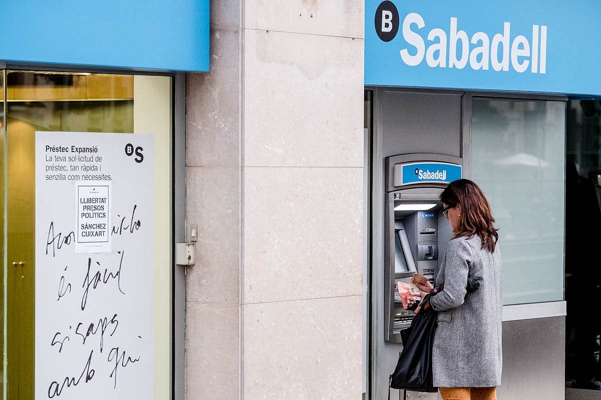 Un caixer de Banc Sabadell.