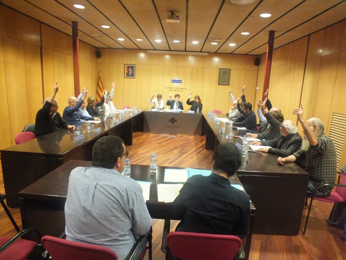 El ple del Consell Comarcal del Ripollès ha aprovat per unanimitat i amb l'única abstenció del PSC una moció per rebutjar l'aplicació de l'Article 155