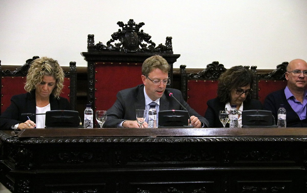 Les factures es van emetre entre 2015 i 2018. Període en què Ferran Bel era alcalde i Meritxell Roigé portaveu municipal i, posteriorment, Roigé va esdevenir alcaldessa