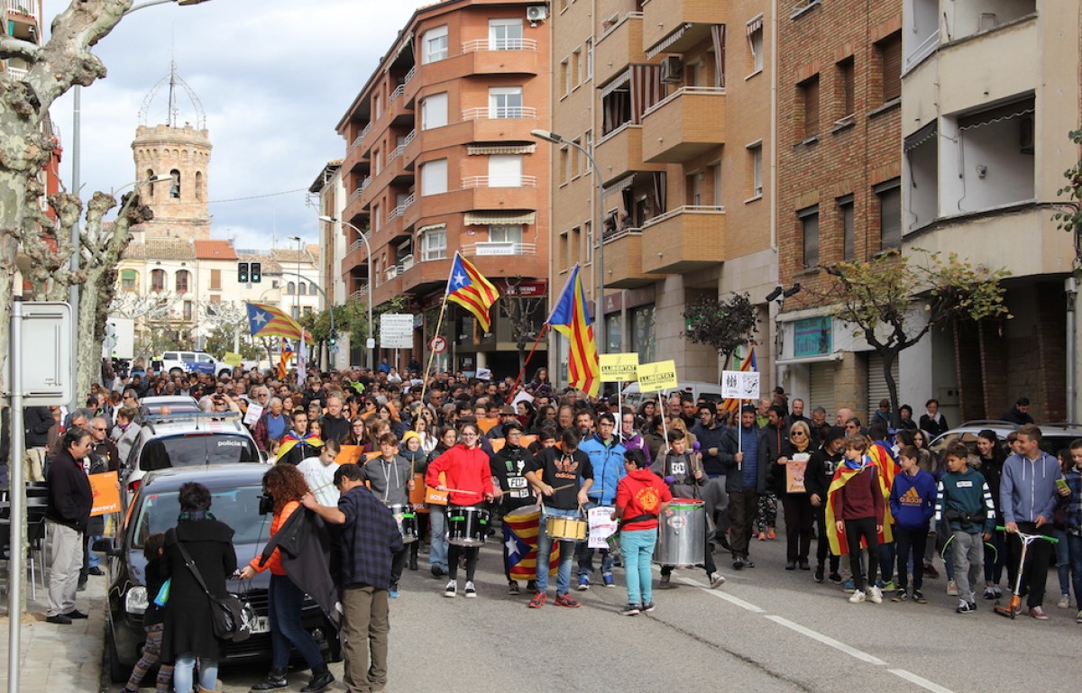 Manifestants concentrats aquest migdia davant la delegació del Govern a Tremp