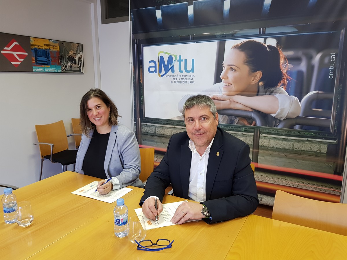 Signatura del conveni entre l'AMTU i l'associació Amputats Sant Jordi per una millor accessibilitat en el transport públic