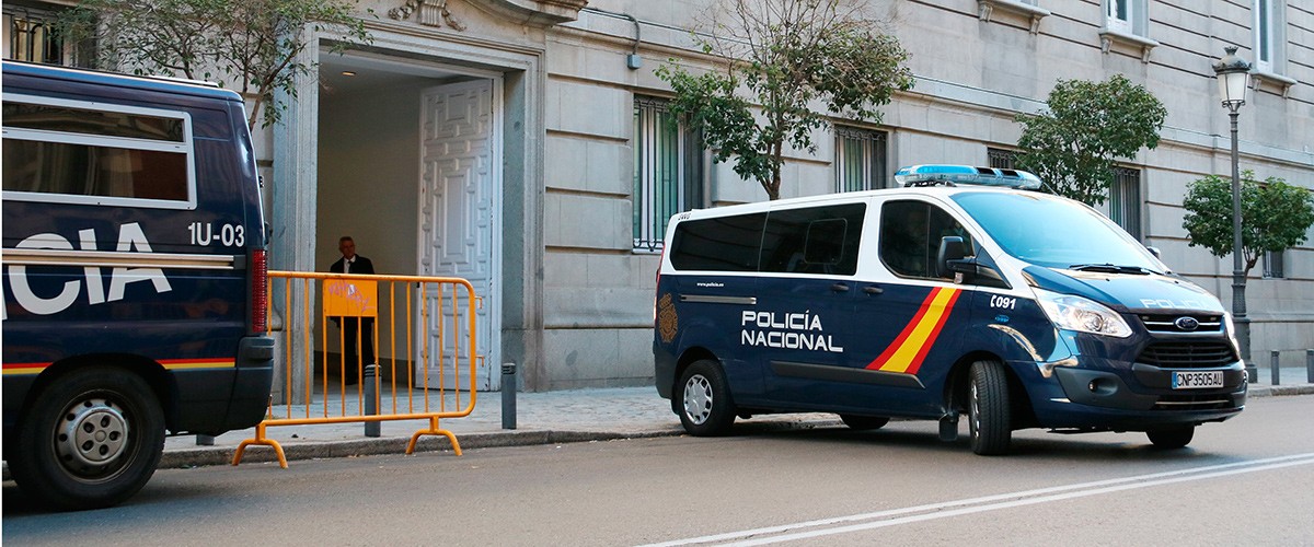 Un furgó de la policia espanyola durant el trasllat dels consellers