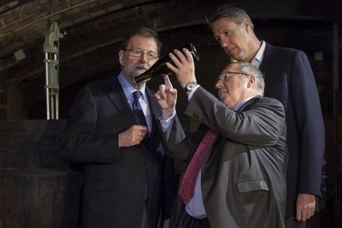 José Luis Bonet, Mariano Rajoy i Xavier García Albiol en un moment de la visita a les caves Freixenet