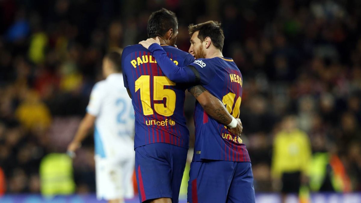 Paulinho comentant aspectes del joc amb Messi