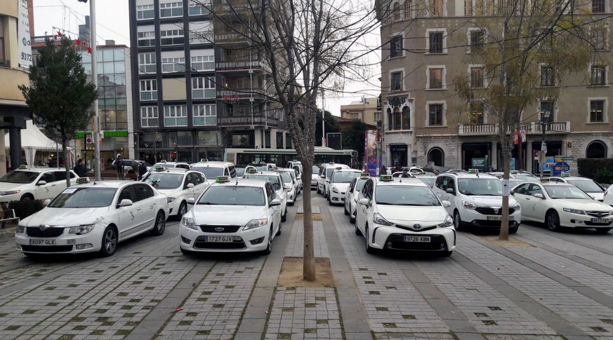Taxistes de Sabadell protestant a les rodalies de l'Ajuntament 