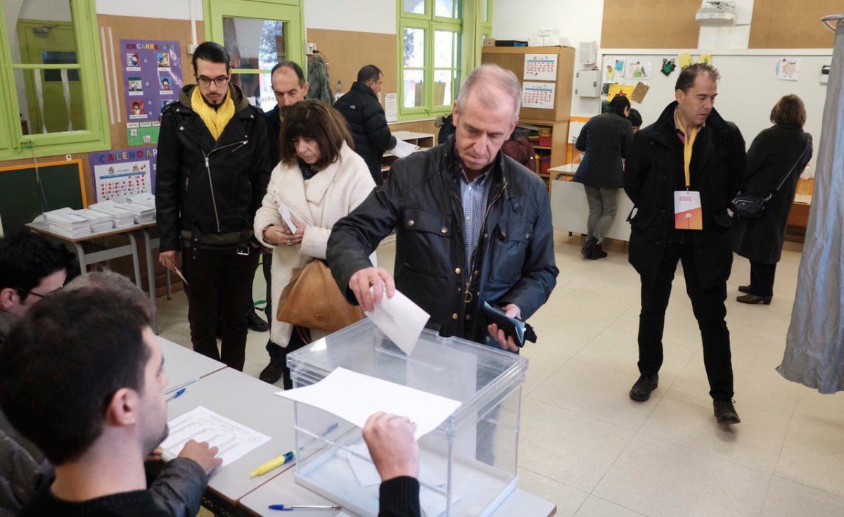 Col·legi electoral de Manlleu, a primera hora del matí