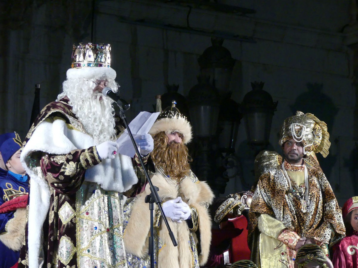 Els Reis d'Orient a les portes de l'Ajuntament de Tarragona 