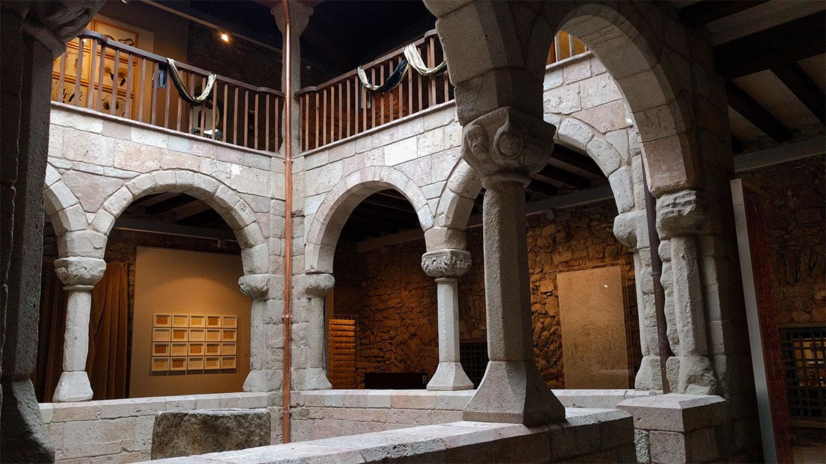 El claustre del Palau de l'Abadia de SAnt Joan de les Abadesses