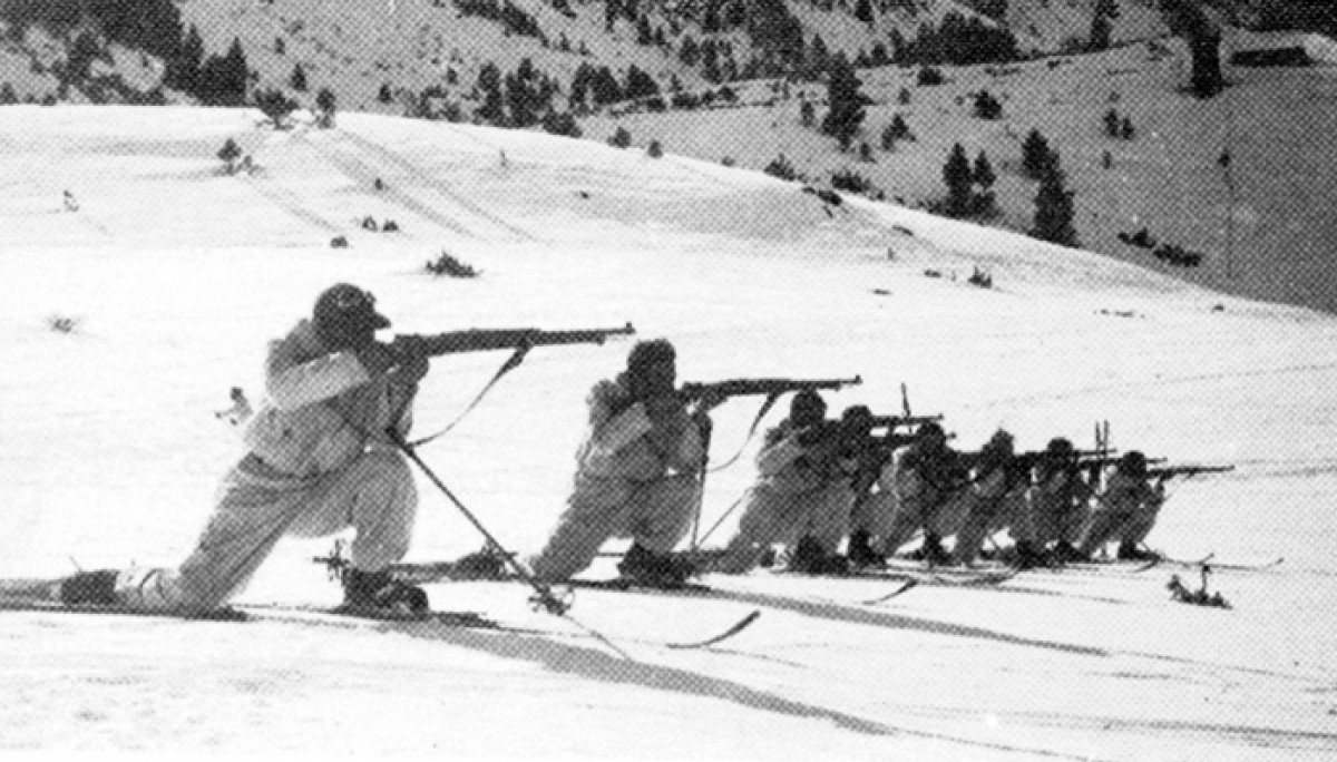 La Companyia d’Esquí del Regiment Pirinenc de Catalunya a les pistes de Font Canaleta, a la Molina.