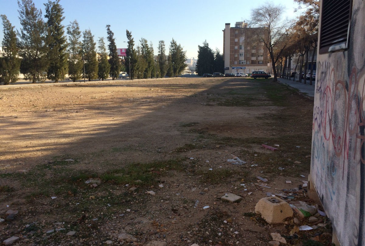 El descampat que està abandonat a la zona de la Granja