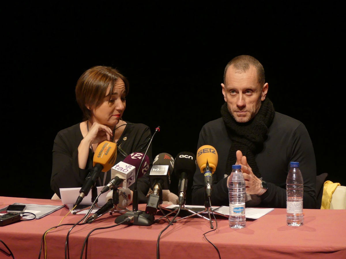 Begoña Floria i Joan Negrié durant la presentació del conveni entre l'Ajuntament i la Sala Trono 