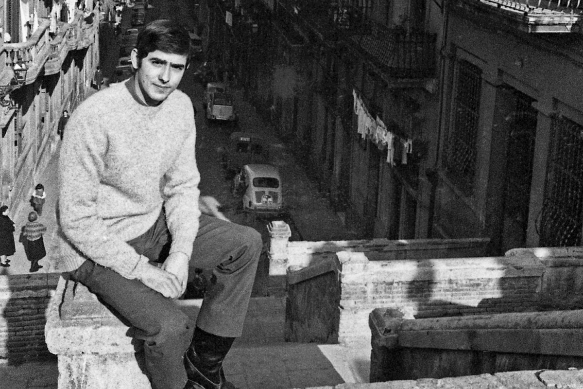 Joan Manuel Serrat al seu carrer del Poble Sec