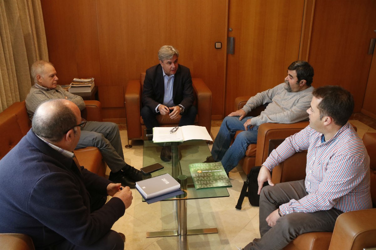 Reunió de representants del sindicat Unió de Pagesos (UP) amb el subdelegat del govern espanyol a Tarragona, Jordi Sierra