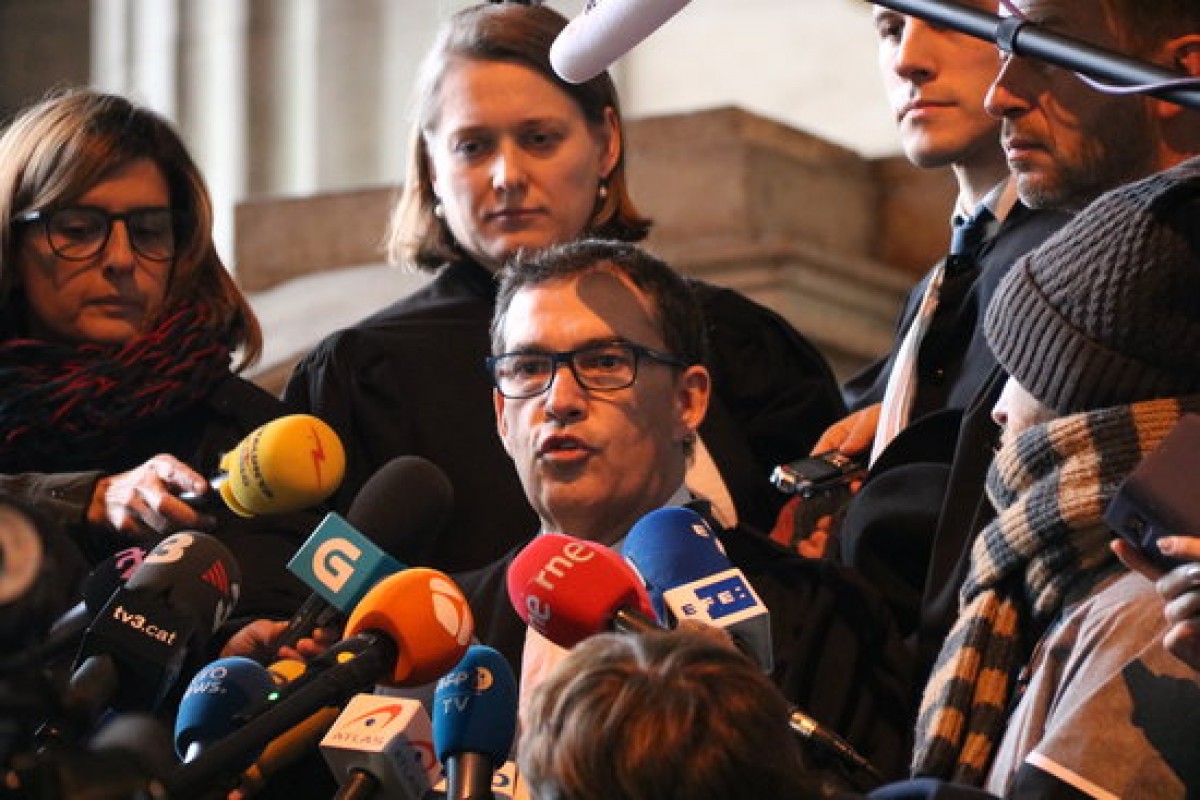 L'advocat Jaume-Alonso Cuevillas durant la compareixença després de la vista de Carles Puigdemont i els consellers cessats el 4 de desembre