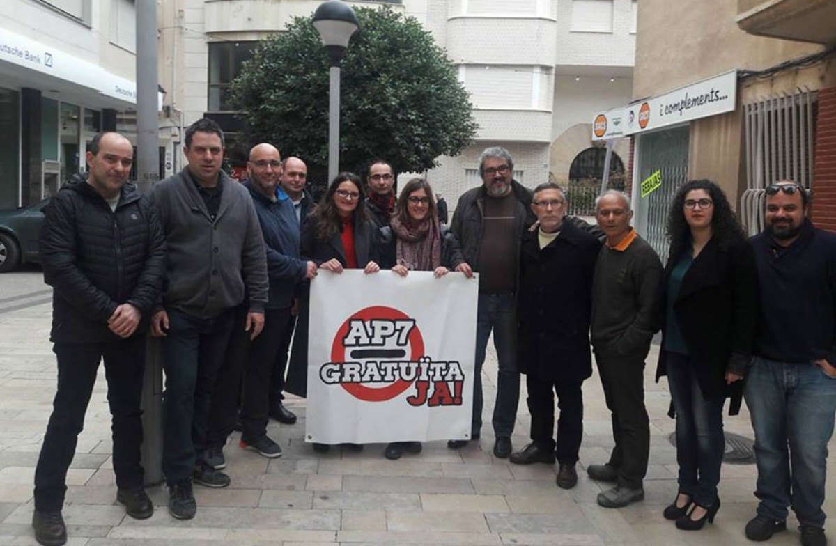 Representants del moviment veïnal este diumenge a Benicarló amb la vicepresidenta del Consell de la Generalitat Valenciana, Mònica Oltra.