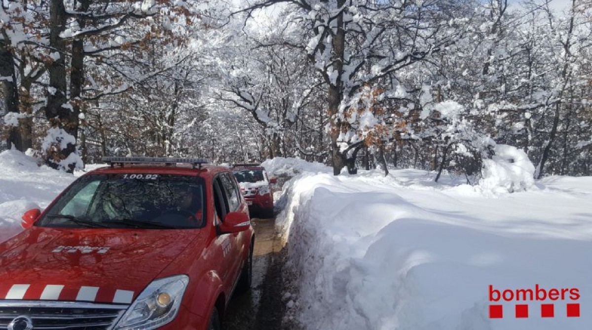 Els vehicles d'emergència han aconseguit netejar el camí de neu