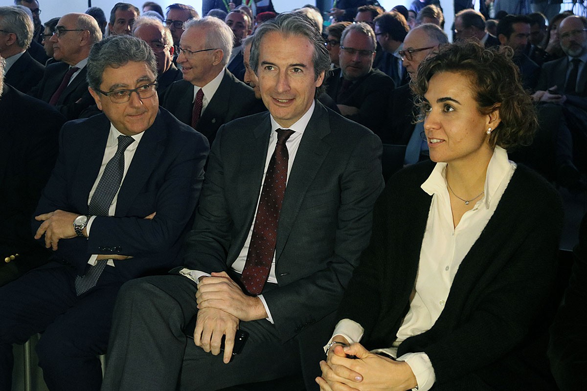 El delegat del govern espanyol a Catalunya, Enric Millo, el ministre de Foment, Íñigo de la Serna, i la ministra de Sanitat, Dolors Montserrat.