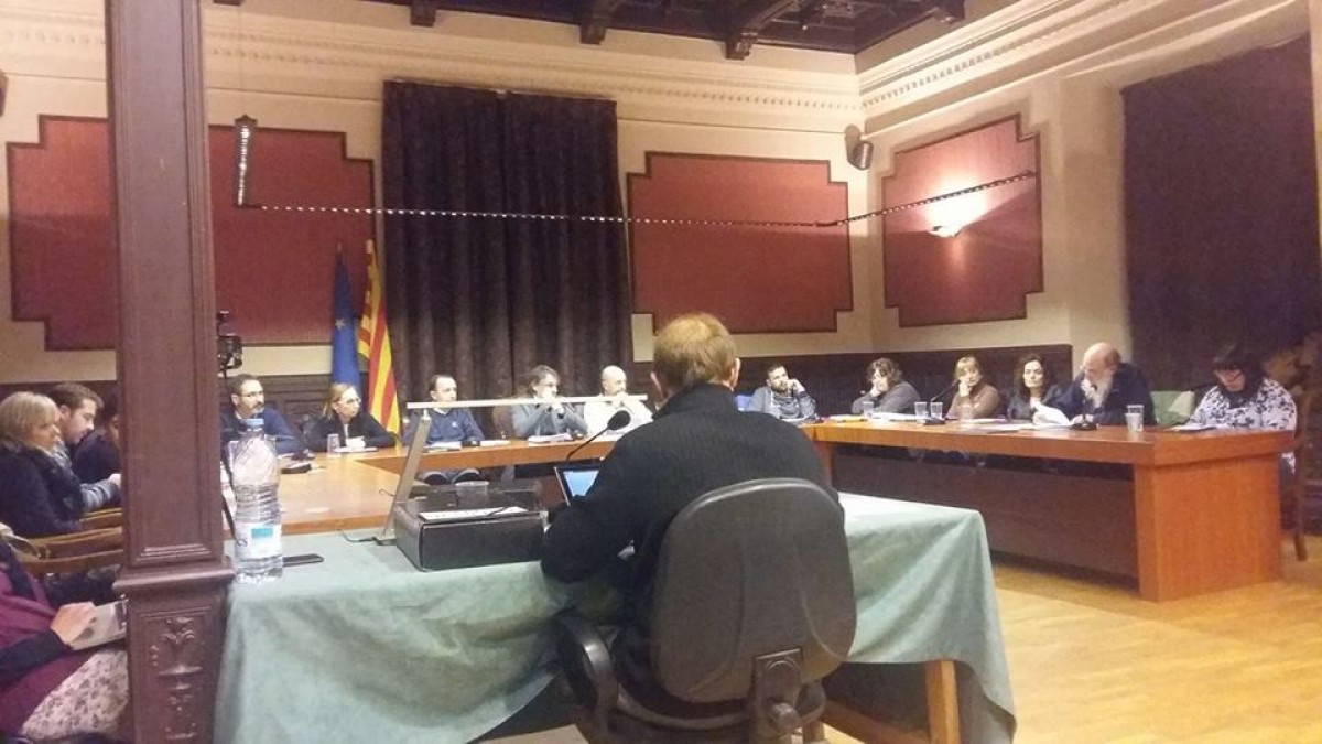 La CUP ha presentant una moció perquè es compleixin els acords que s'aproven en el ple, però no ha tirat endavant perquè l'equip de govern hi ha votat en contra