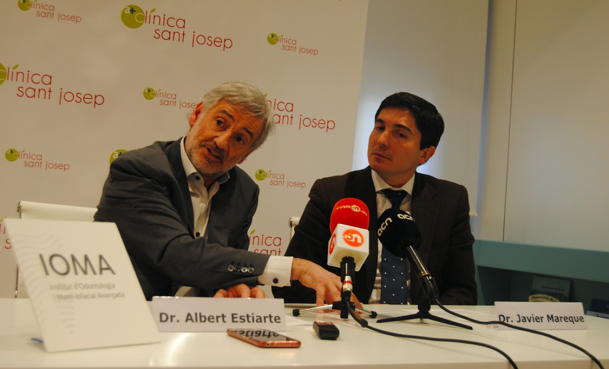 Albert Estiarte i Javier Mareque explicant les característiques de l'IOMA