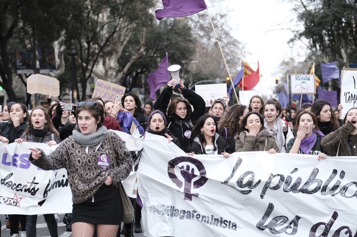 Manifestació feminista al Passeig de Gràcia de Barcelona.