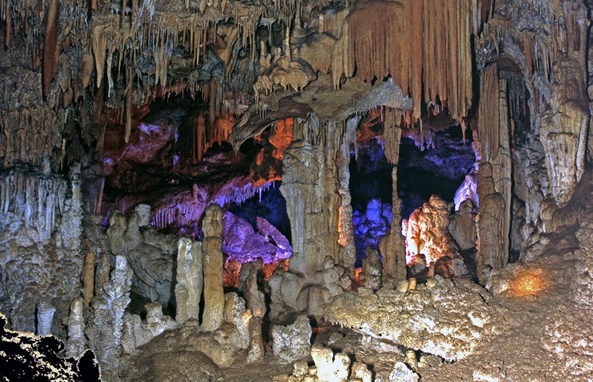 La cova Meravelles té 200 metres visitables, d'un total de 500.