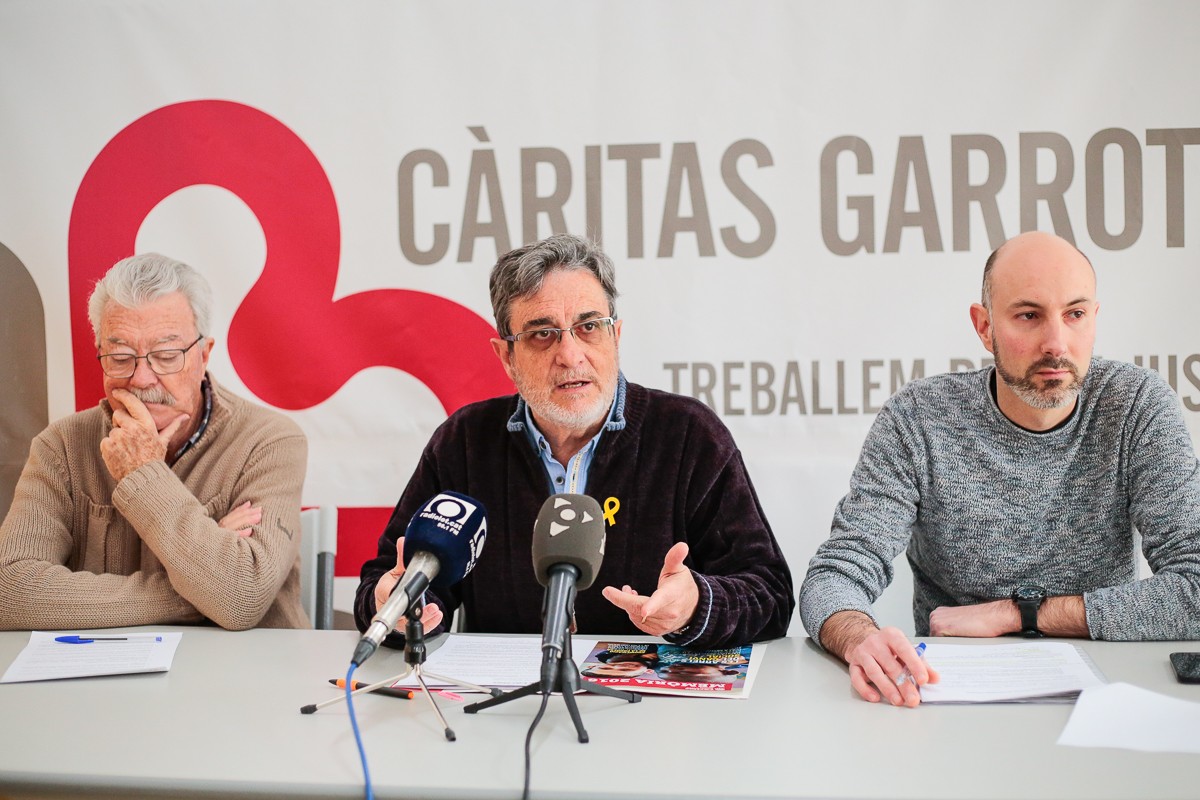 D'esquerra a dreta: Joan Peláez, Carles Oller i Josep Lorca, durant la presentació del balanç de Càritas aquest 2017.