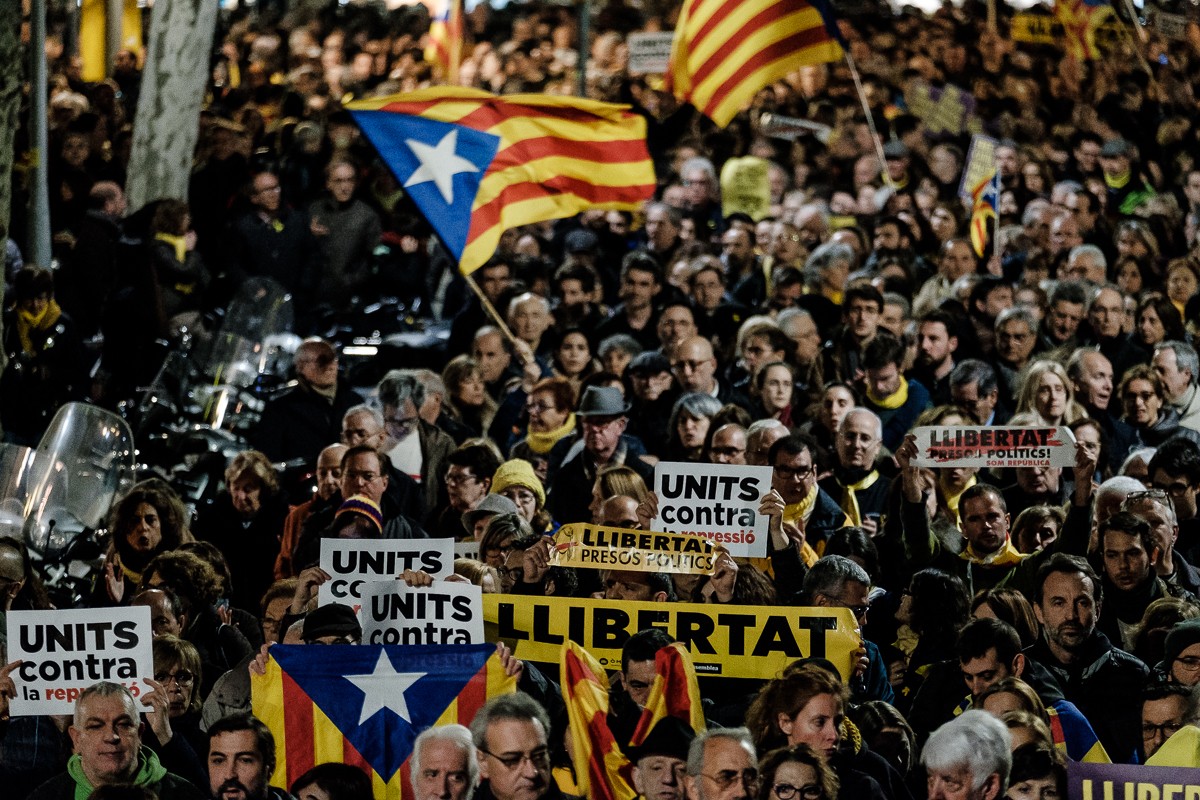 Manifestació «Si a la república i al govern legítim» a Barcelona.