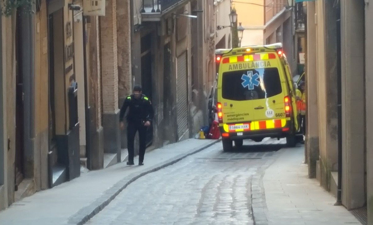 L'ambulància al carrer de la Riera de Vic, el passat 2018