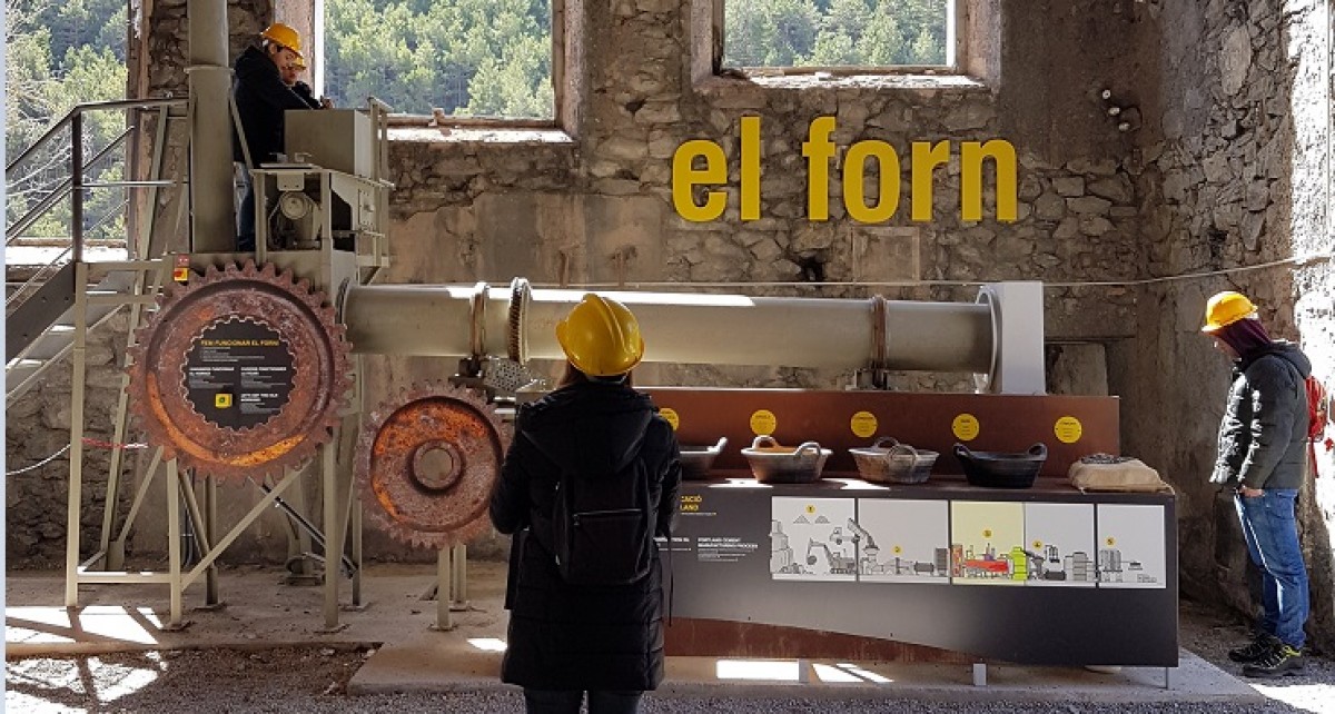 Museografia del forn de proves de ciment. 