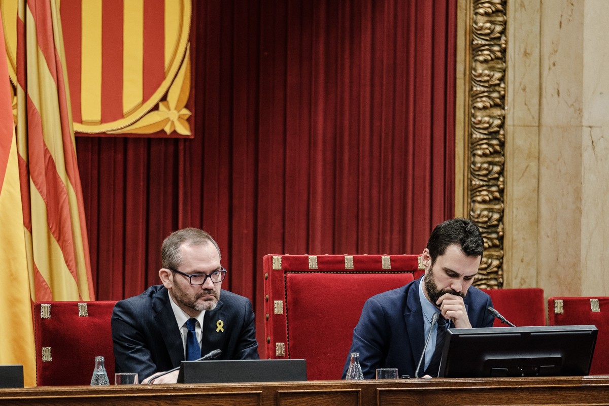 Josep Costa i Roger Torrent, a la mesa del Parlament.