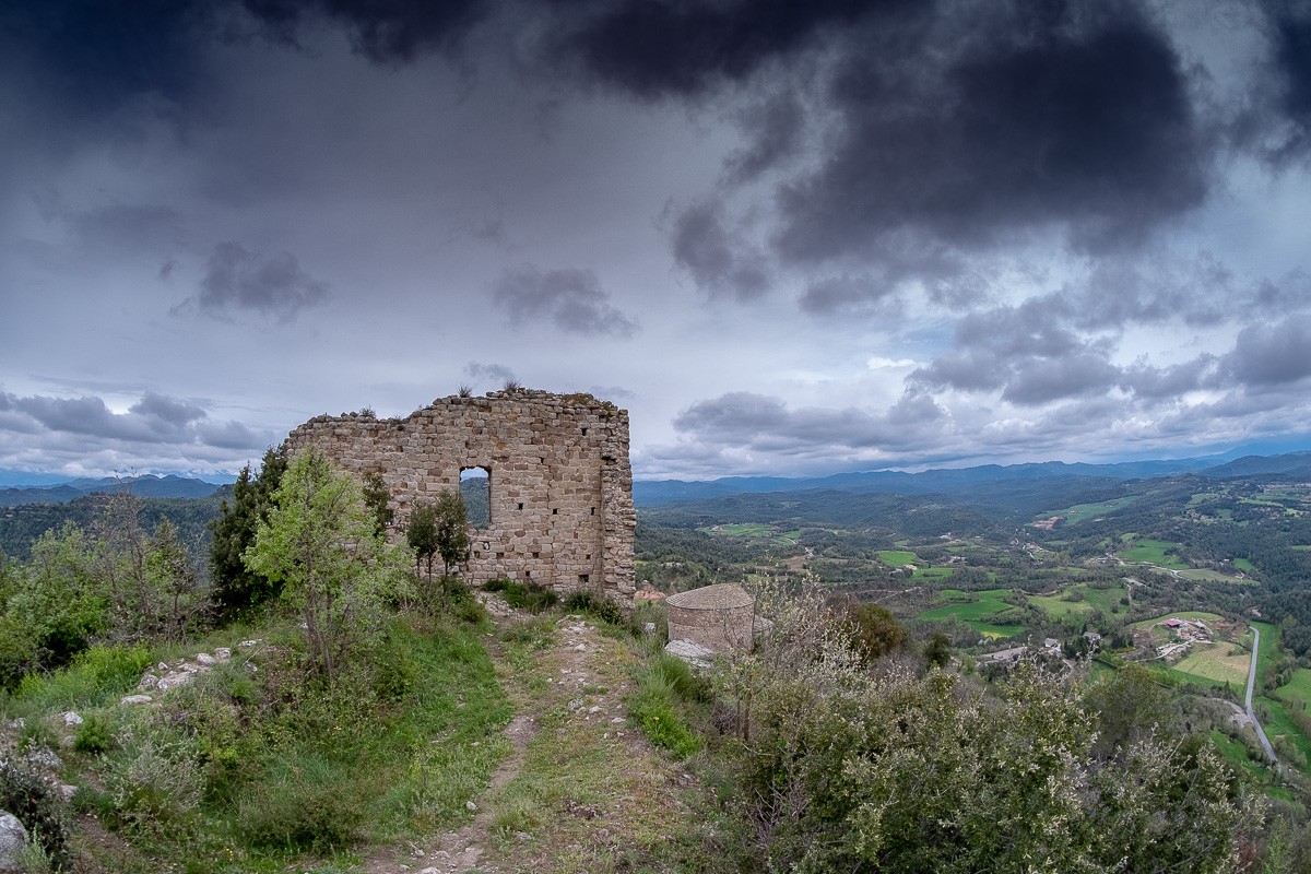 El Castell de Lluça serà un dels indrets per on passarà la Via Castrum.