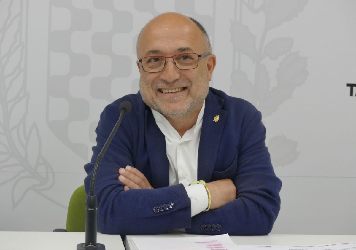 Francesc Roca, conseller d'Educació a l'Ajuntament de Tarragona, explicant les inversions 