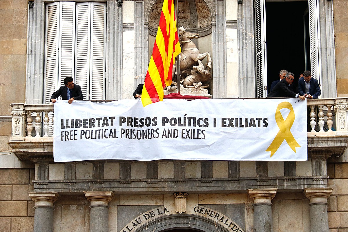 Pancarta reclamant la llibertat dels presos polítics