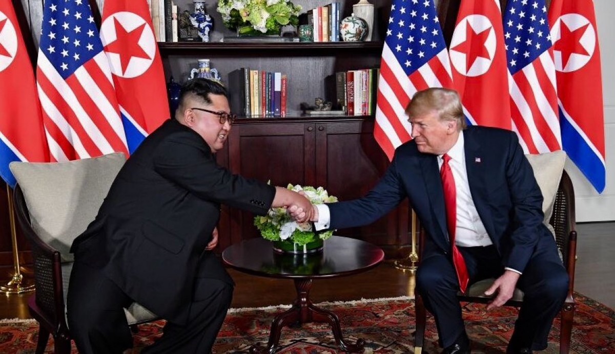 Donald Trump i Kim Jong-un, a Singapur