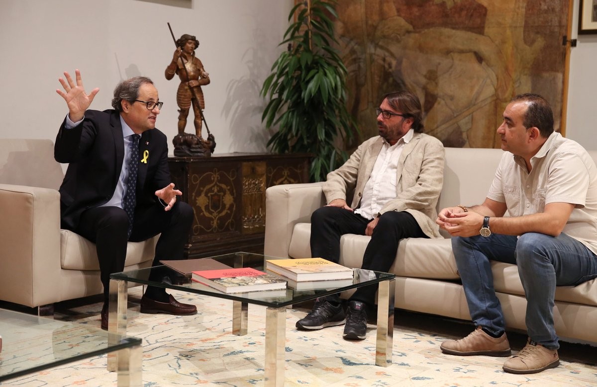 Quim Torra, amb Javier Pacheco (CCOO) i Camil Ros (UGT), en una imatge d'arxiu