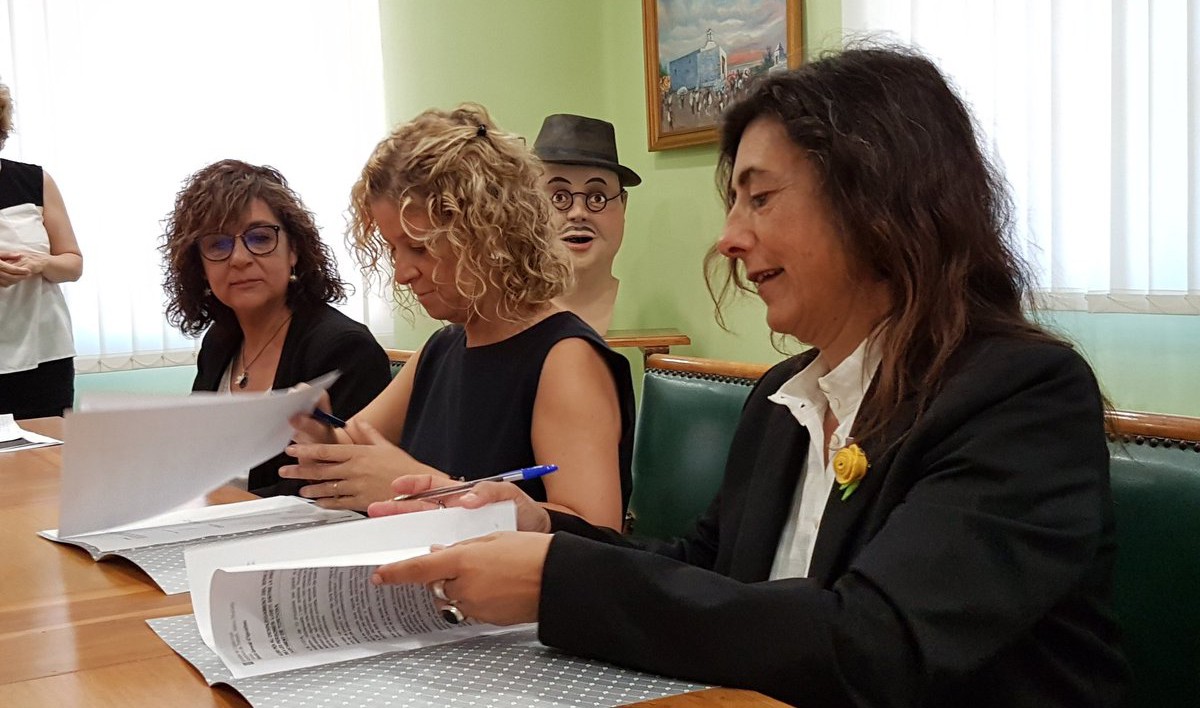 Signatura de l'acord per desplegar el SAI LGTBI de Tortosa.