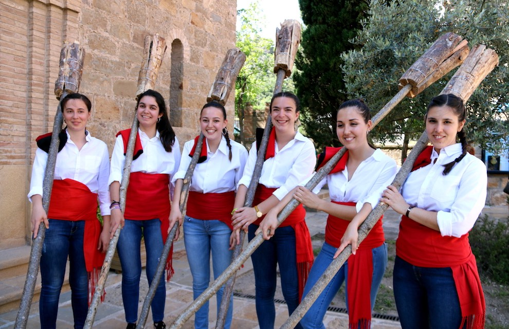 Imatge de sis de les set dones fallaires que han participat de la baixada