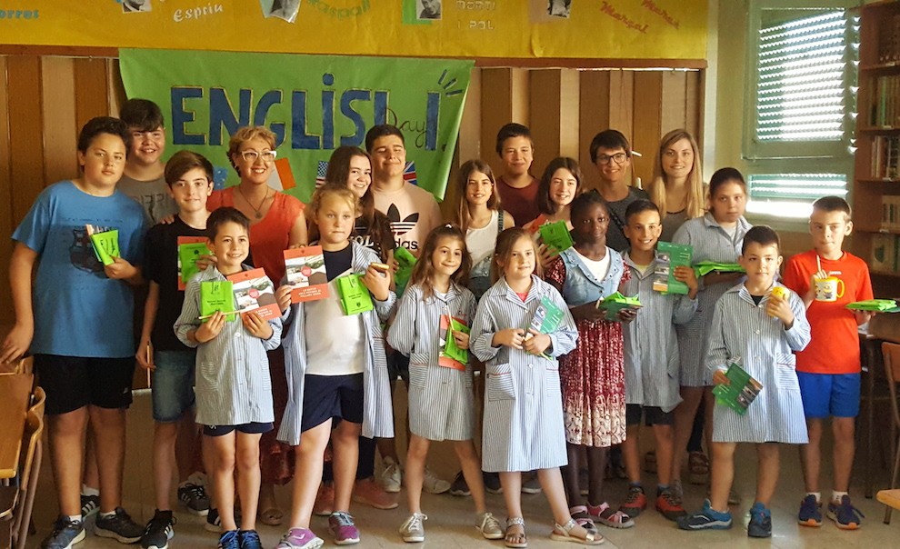 Els primers alumnes en disposar dels embolcalls ecològics