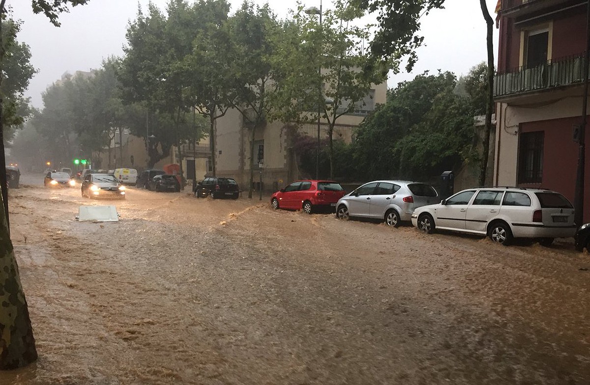 Inundacions a Badalona per les pluges