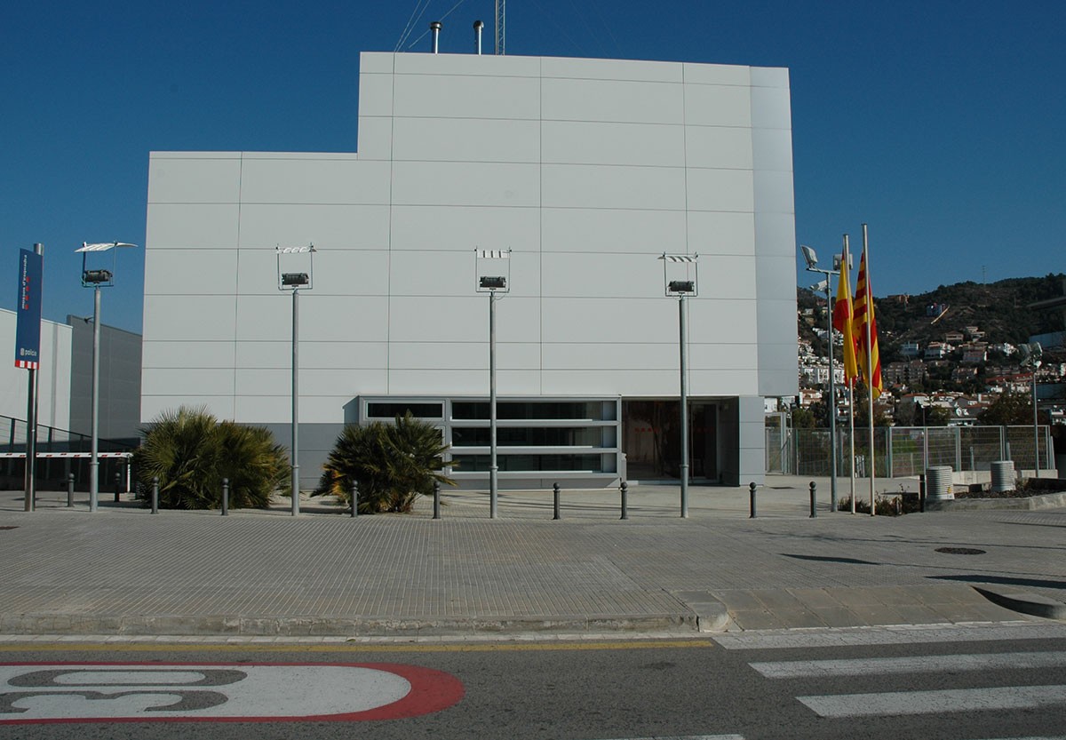 Exterior de la comissaria dels Mossos d'Esquadra a Sitges 