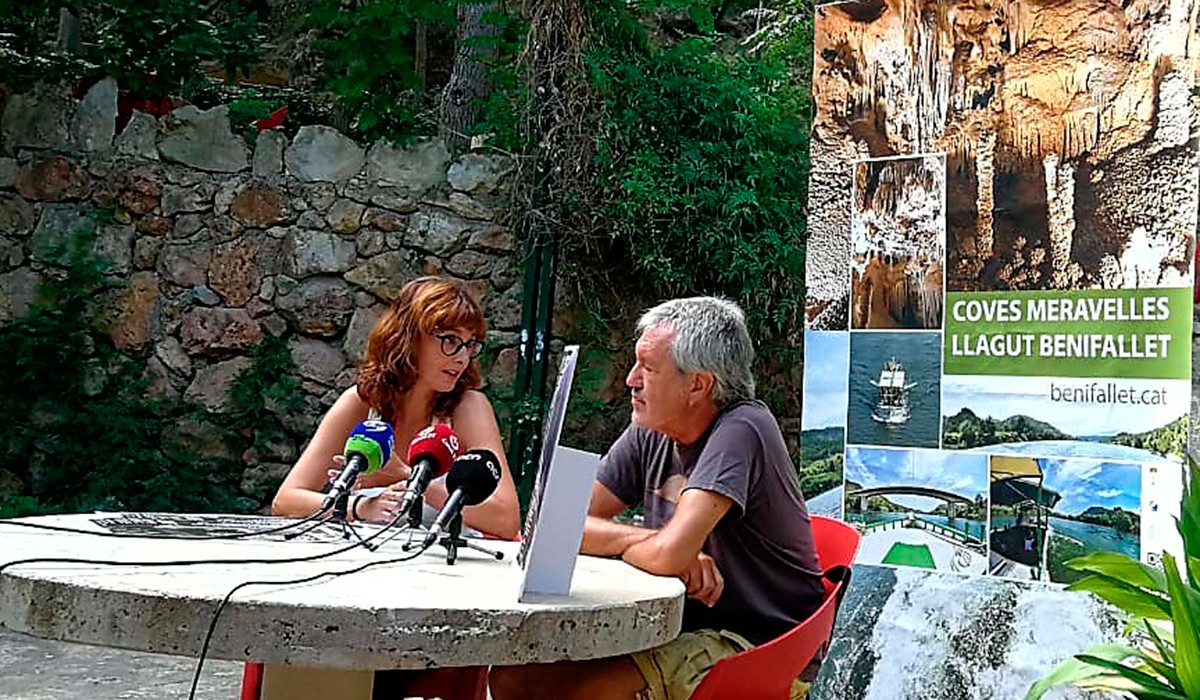 Roda de premsa de presentació amb Silvia Folqué, regidora de turisme de Benifallet, i Artur Gaya, dels Quicos